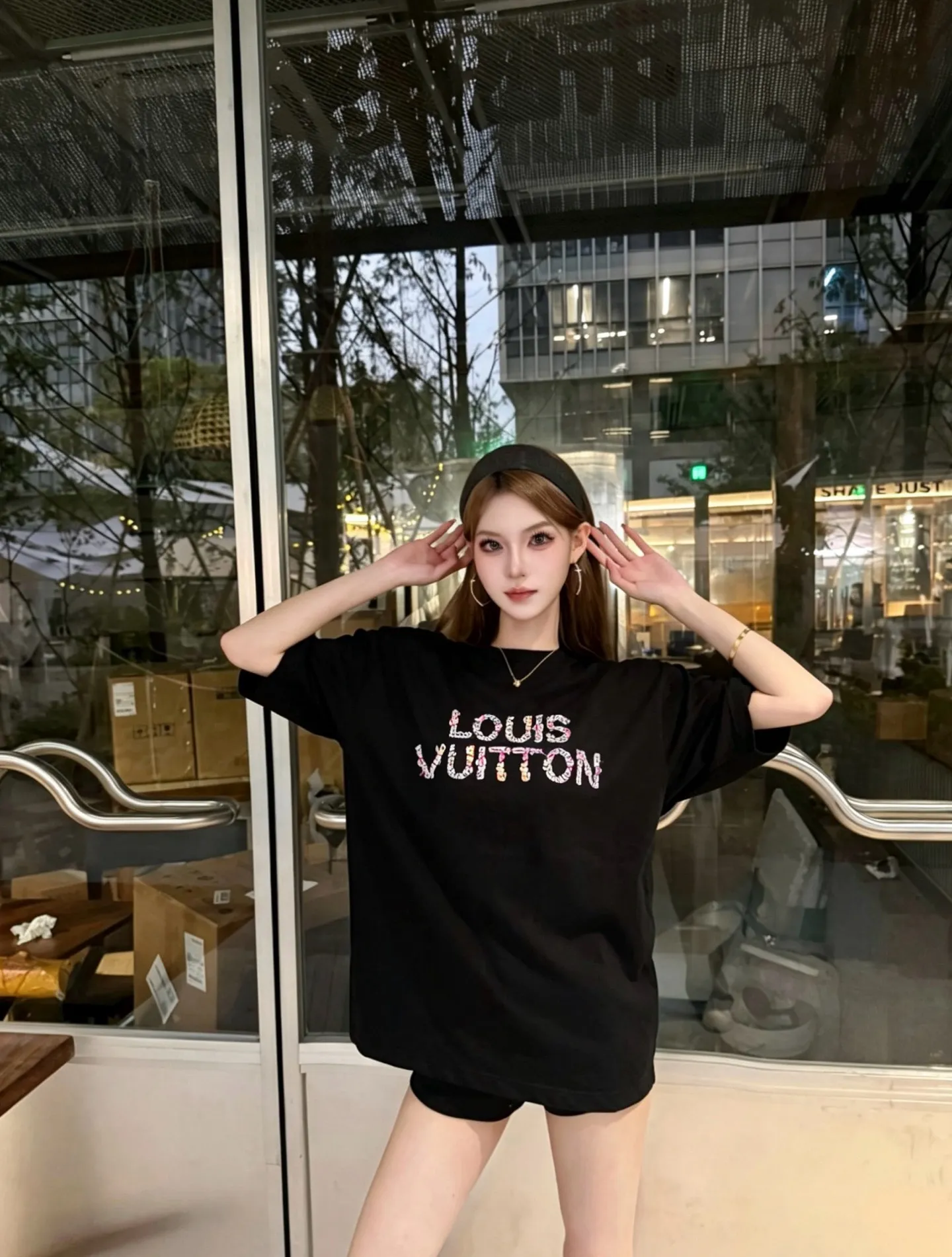 Louis Vuitton/ logo